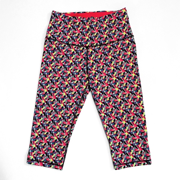 Victorias Secret VSX Sport Knockout Crop Legging Size M Geometric Triangles - Picture 1 of 9